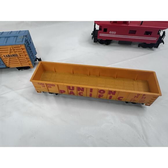 Vtg Tyco Union Pacific #2923 Gondola Train Car Laramie LNP&W 53412 Red Caboose - Picture 6 of 9